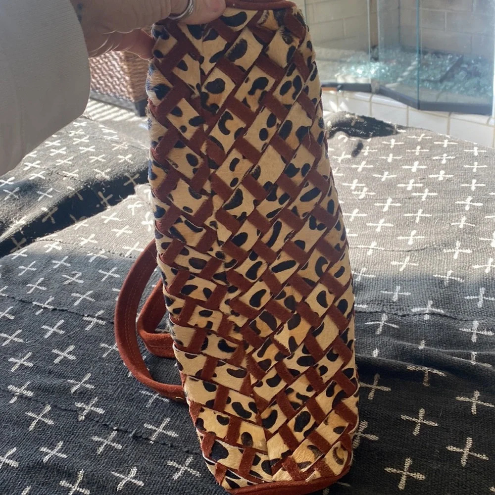 Gretchen Christine Rossi of OCH Lust 4 Luxe. An animal print leather handles - Picture 6 of 12